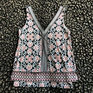 White House Black Market vneck sleeveless top xxs